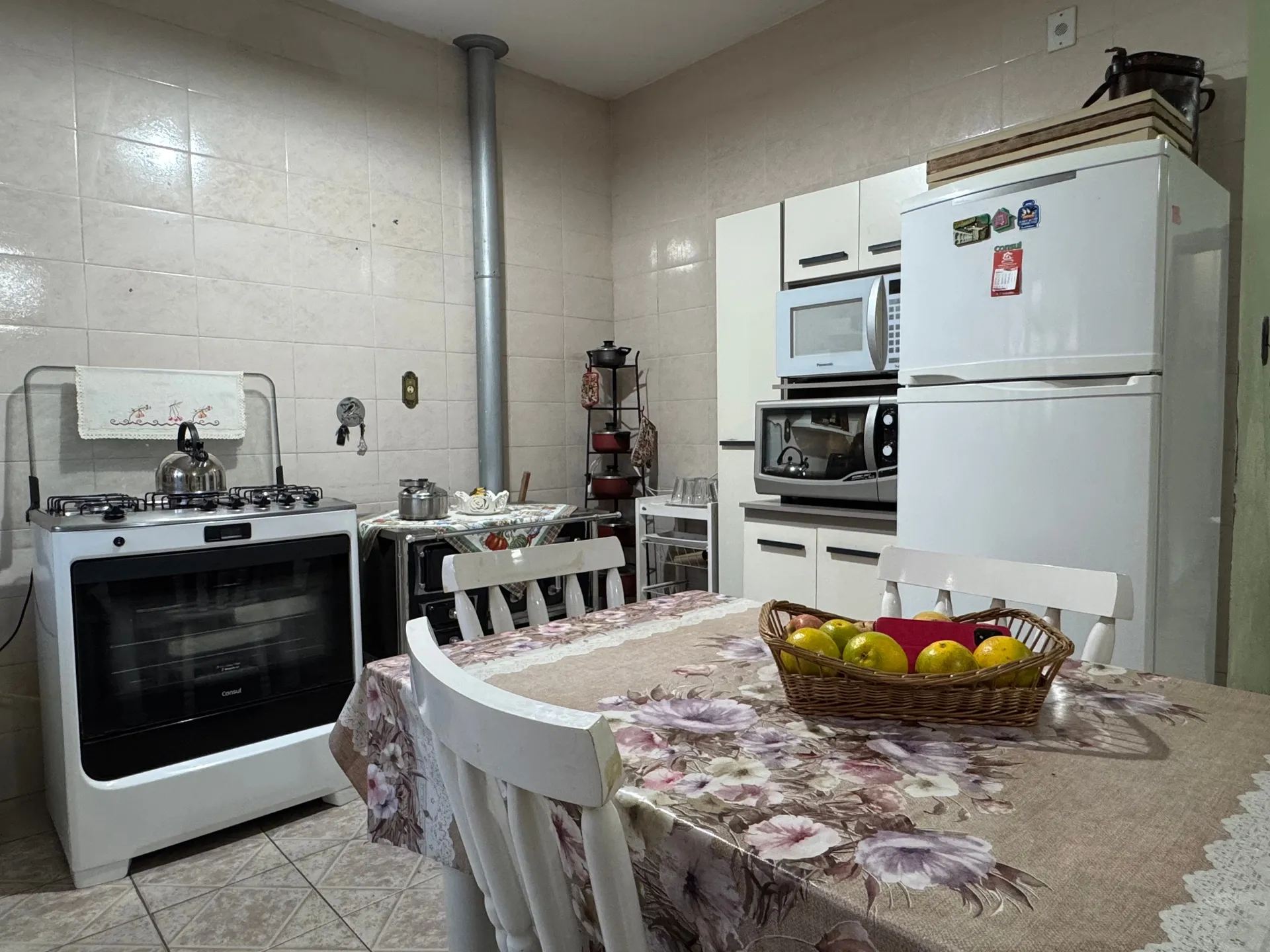 Casa à venda no Areal, Pelotas - 372 m², 4 quartos (sendo 1 suíte), sala com lareira, garagem e amplo pátio com 2 residências. - 15