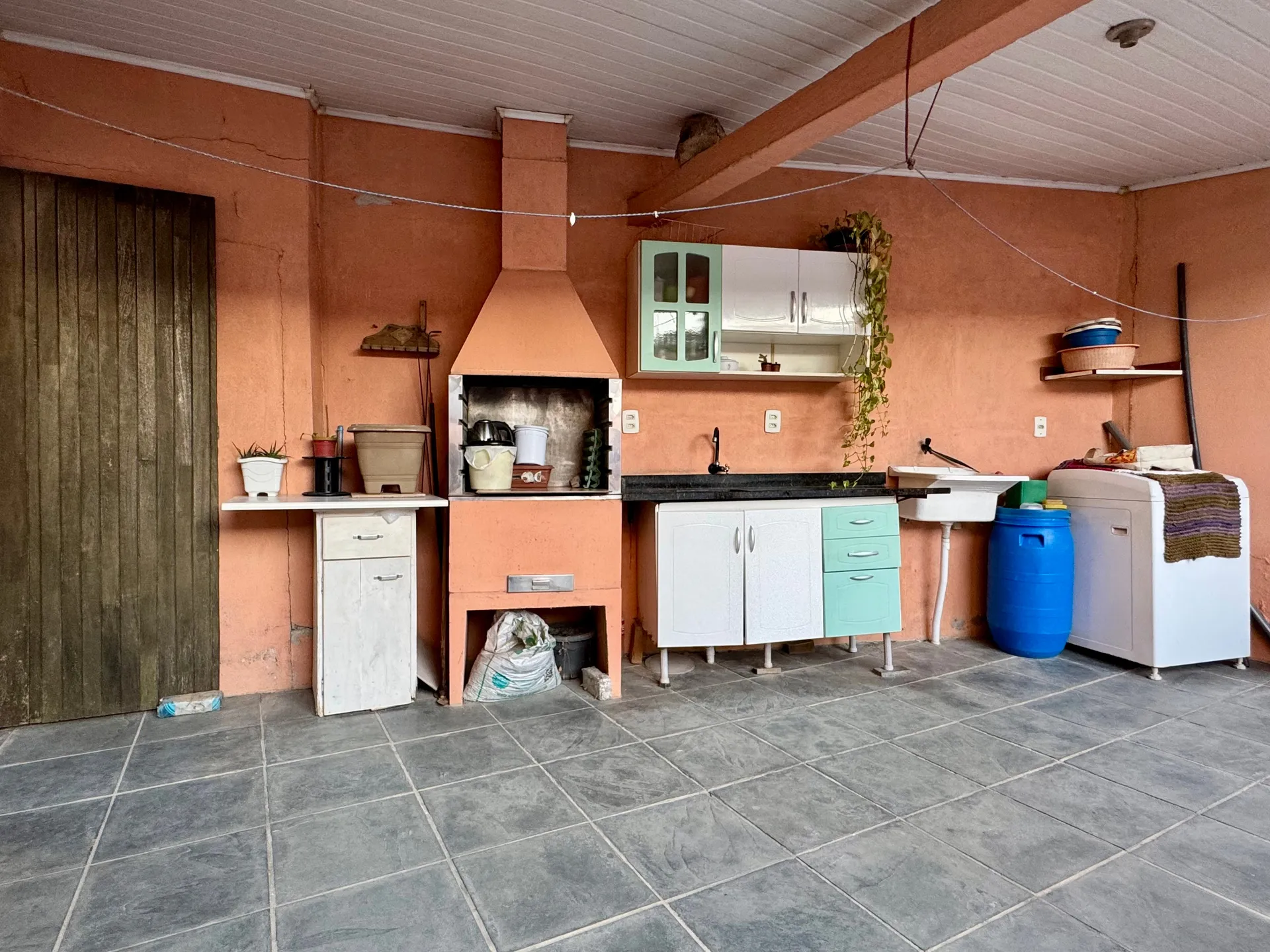 Casa à venda no Areal, Pelotas - 372 m², 4 quartos (sendo 1 suíte), sala com lareira, garagem e amplo pátio com 2 residências. - 17
