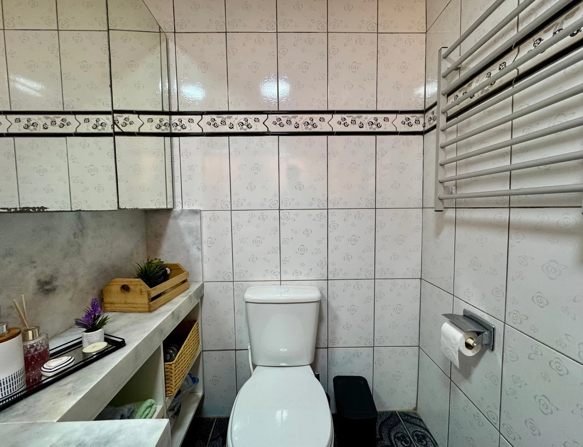 Casa à venda no Areal, Pelotas - 372 m², 4 quartos (sendo 1 suíte), sala com lareira, garagem e amplo pátio com 2 residências. - 31