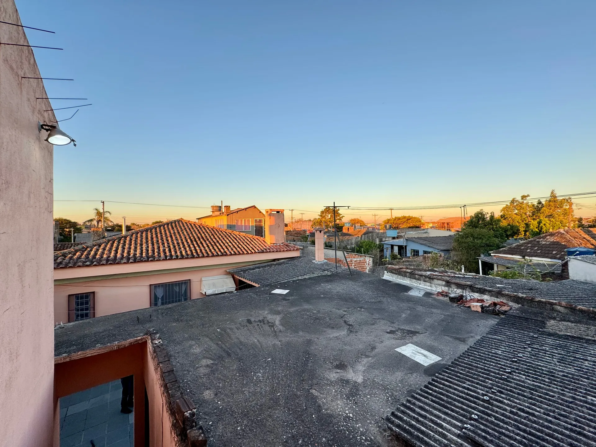 Casa à venda no Areal, Pelotas - 372 m², 4 quartos (sendo 1 suíte), sala com lareira, garagem e amplo pátio com 2 residências. - 20