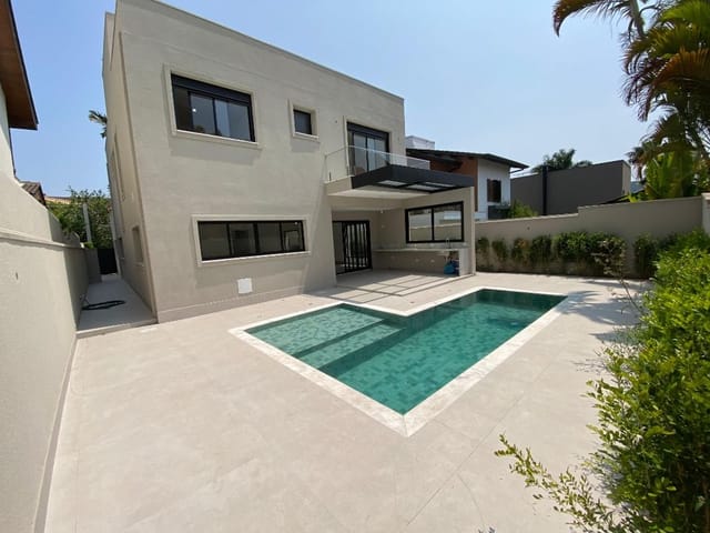 Casa com 360m² 4 quartos e 6 banheiros, à venda, no bairro Alphaville em Santana de Parnaíba