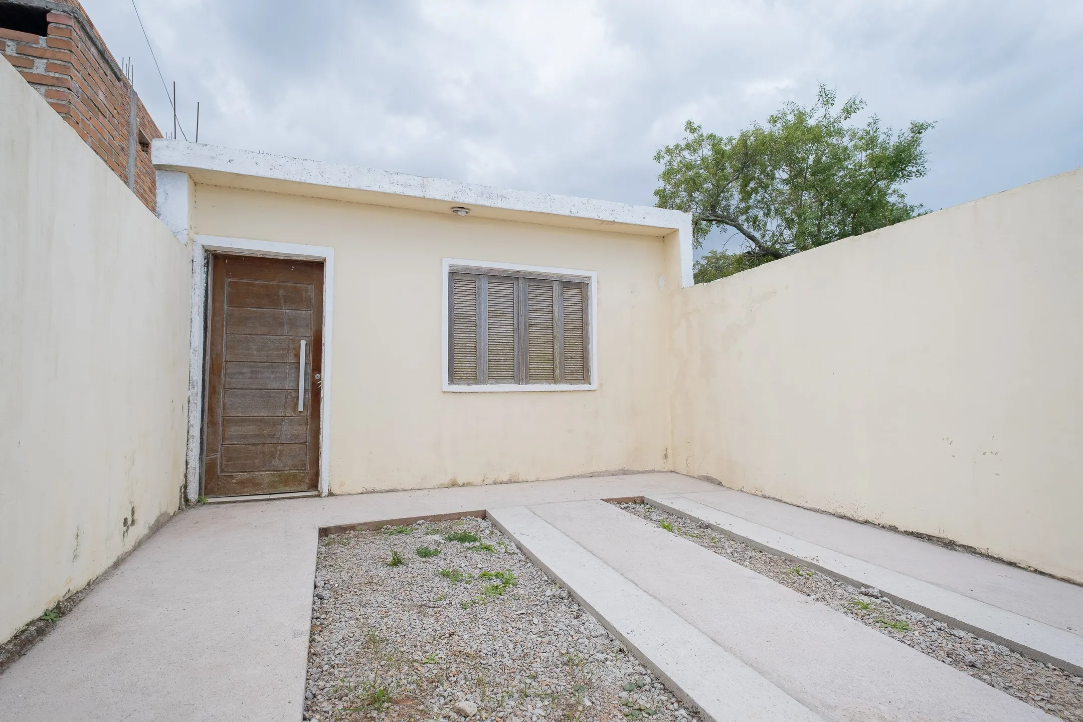 Casa Mobiliada para Locação no Laranjal: 1 Quarto, Piscina, Pátio Gradeado e Vaga de Garagem em um Ambiente Aconchegante - 11