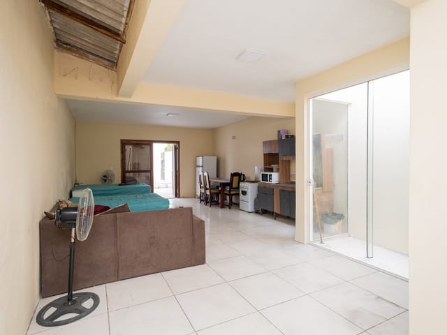 Casa com 300m² 1 quarto e 1 banheiro, para alugar, no bairro Laranjal em Pelotas