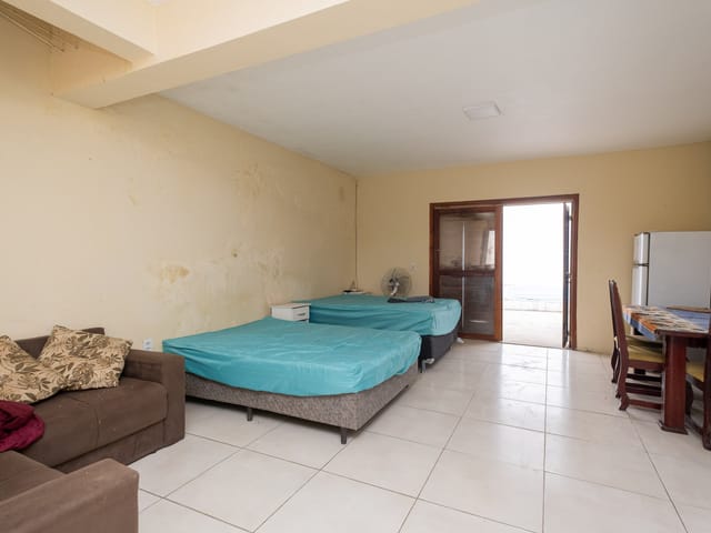 Casa com 300m² 1 quarto e 1 banheiro, para alugar, no bairro Laranjal em Pelotas