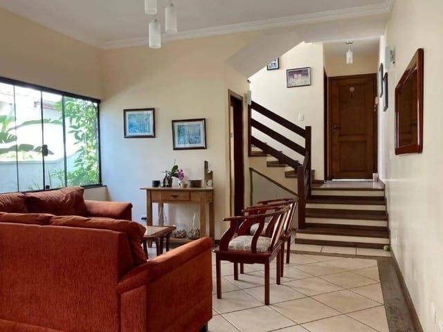 Casa com 250m² 3 quartos e 2 banheiros, à venda, no bairro Urbanova em São José dos Campos