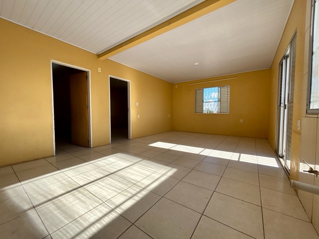 Casa com 173m² 2 quartos e 2 banheiros, à venda ou para alugar, no bairro Três Vendas em Pelotas