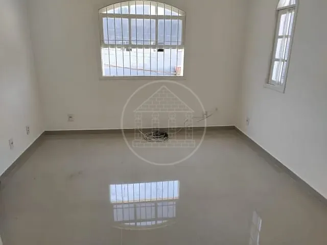 Casa com 250m² 3 quartos e 3 banheiros, para alugar, no bairro Jardim das Imbuias em São Paulo