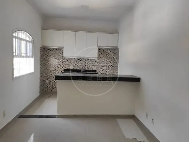 Casa com 250m² 3 quartos e 3 banheiros, para alugar, no bairro Jardim das Imbuias em São Paulo