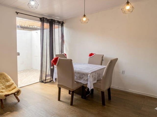 Casa com 185m² 2 quartos e 1 banheiro, à venda, no bairro Areal em Pelotas