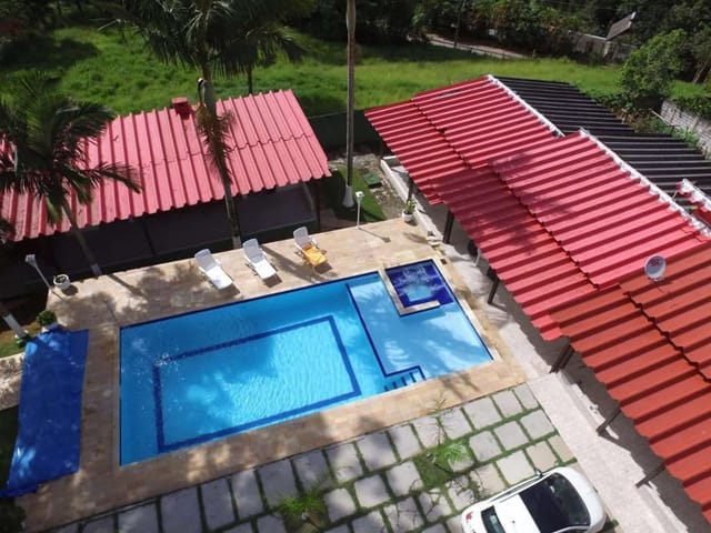 Casa com 1792m² 5 quartos e 5 banheiros, à venda, no bairro Parque Rizzo em Cotia