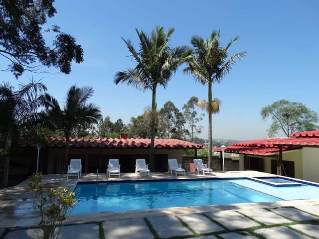 Casa com 1792m² 5 quartos e 5 banheiros, à venda, no bairro Parque Rizzo em Cotia
