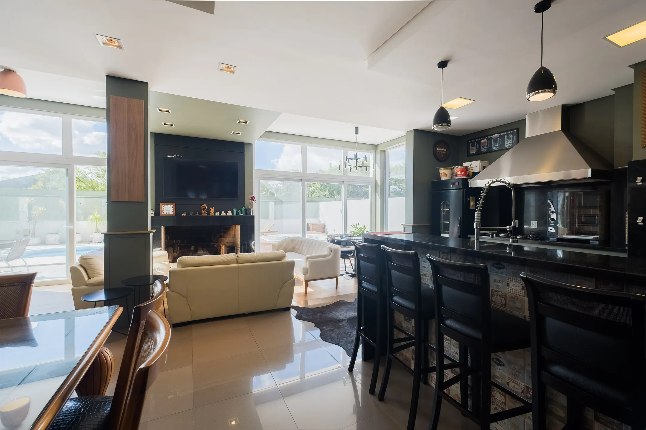 Casa à venda no Lagos de São Gonçalo, Pelotas - 363 m², 4 quartos (sendo 3 suítes), móveis planejados de alta qualidade, lareira e área gourmet com piscina. - 11