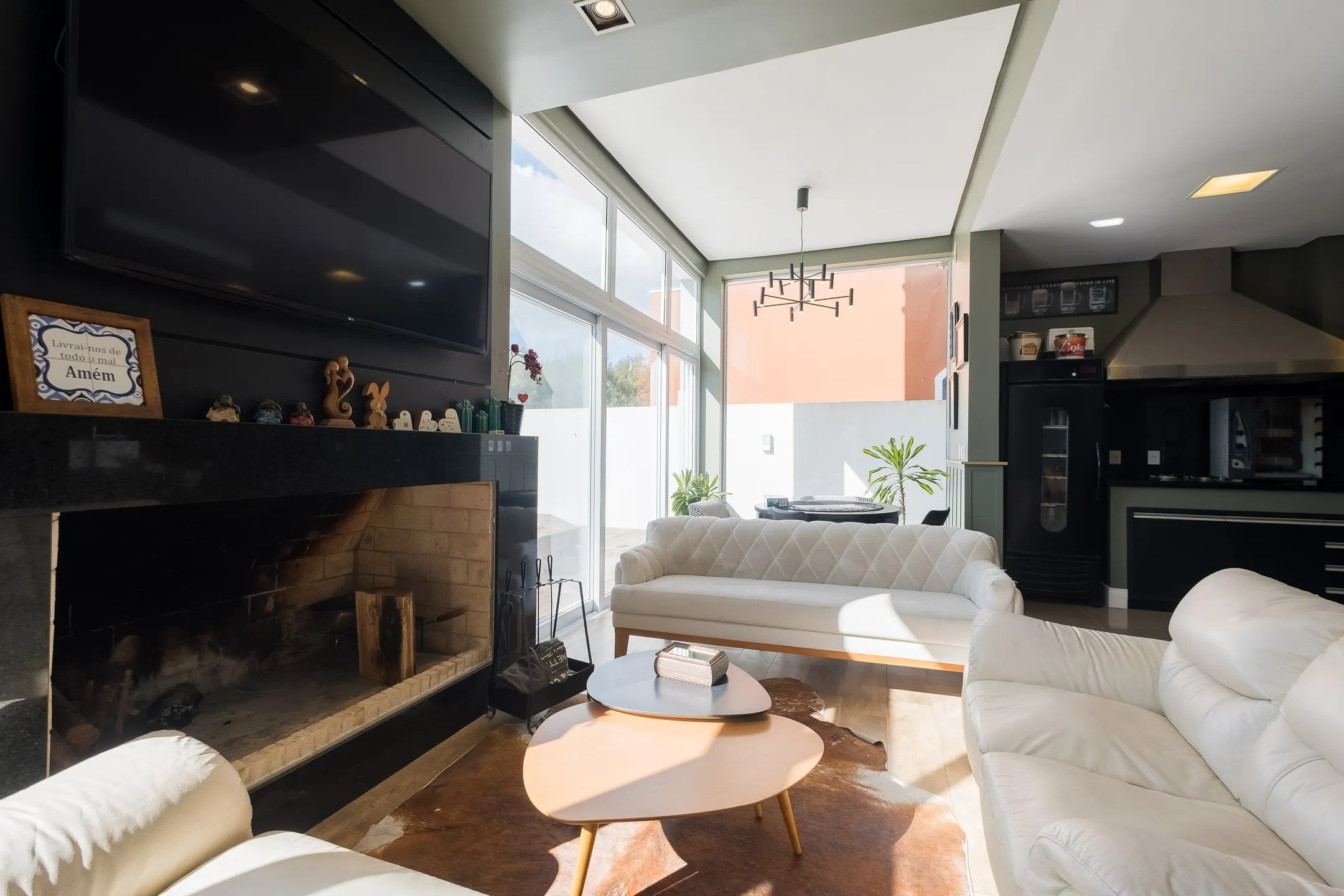 Casa à venda no Lagos de São Gonçalo, Pelotas - 363 m², 4 quartos (sendo 3 suítes), móveis planejados de alta qualidade, lareira e área gourmet com piscina. - 13