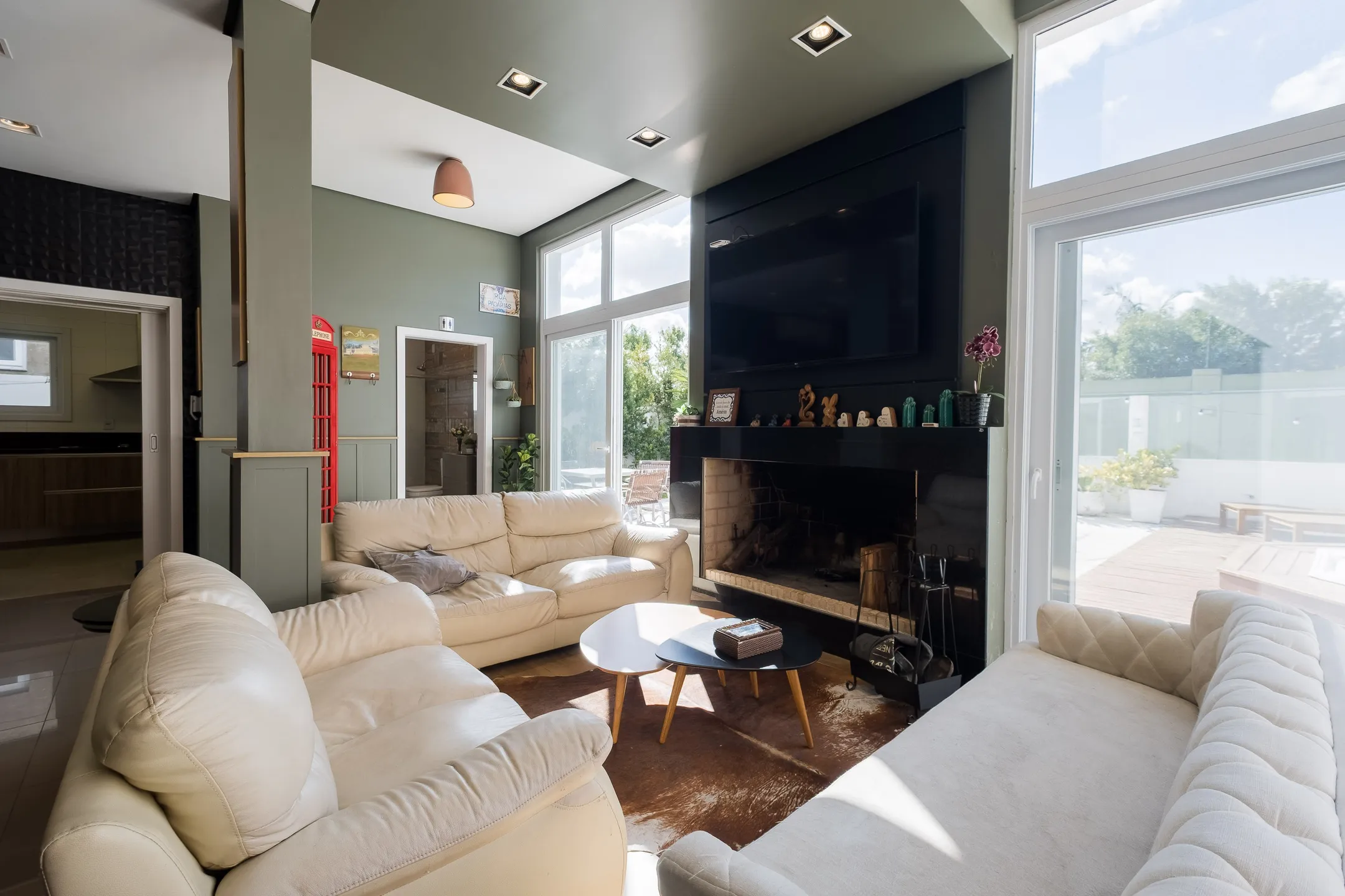 Casa à venda no Lagos de São Gonçalo, Pelotas - 363 m², 4 quartos (sendo 3 suítes), móveis planejados de alta qualidade, lareira e área gourmet com piscina. - 15