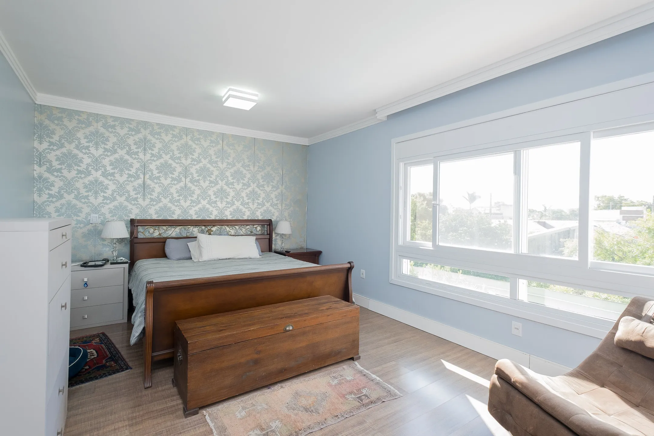 Casa à venda no Lagos de São Gonçalo, Pelotas - 363 m², 4 quartos (sendo 3 suítes), móveis planejados de alta qualidade, lareira e área gourmet com piscina. - 28