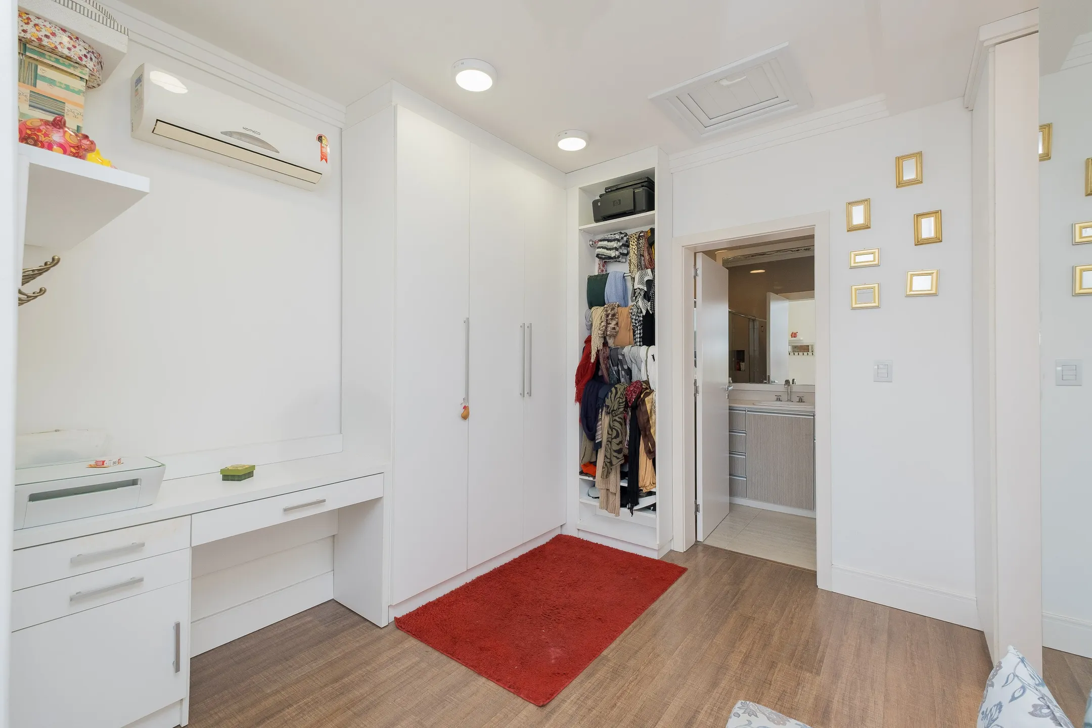 Casa à venda no Lagos de São Gonçalo, Pelotas - 363 m², 4 quartos (sendo 3 suítes), móveis planejados de alta qualidade, lareira e área gourmet com piscina. - 30