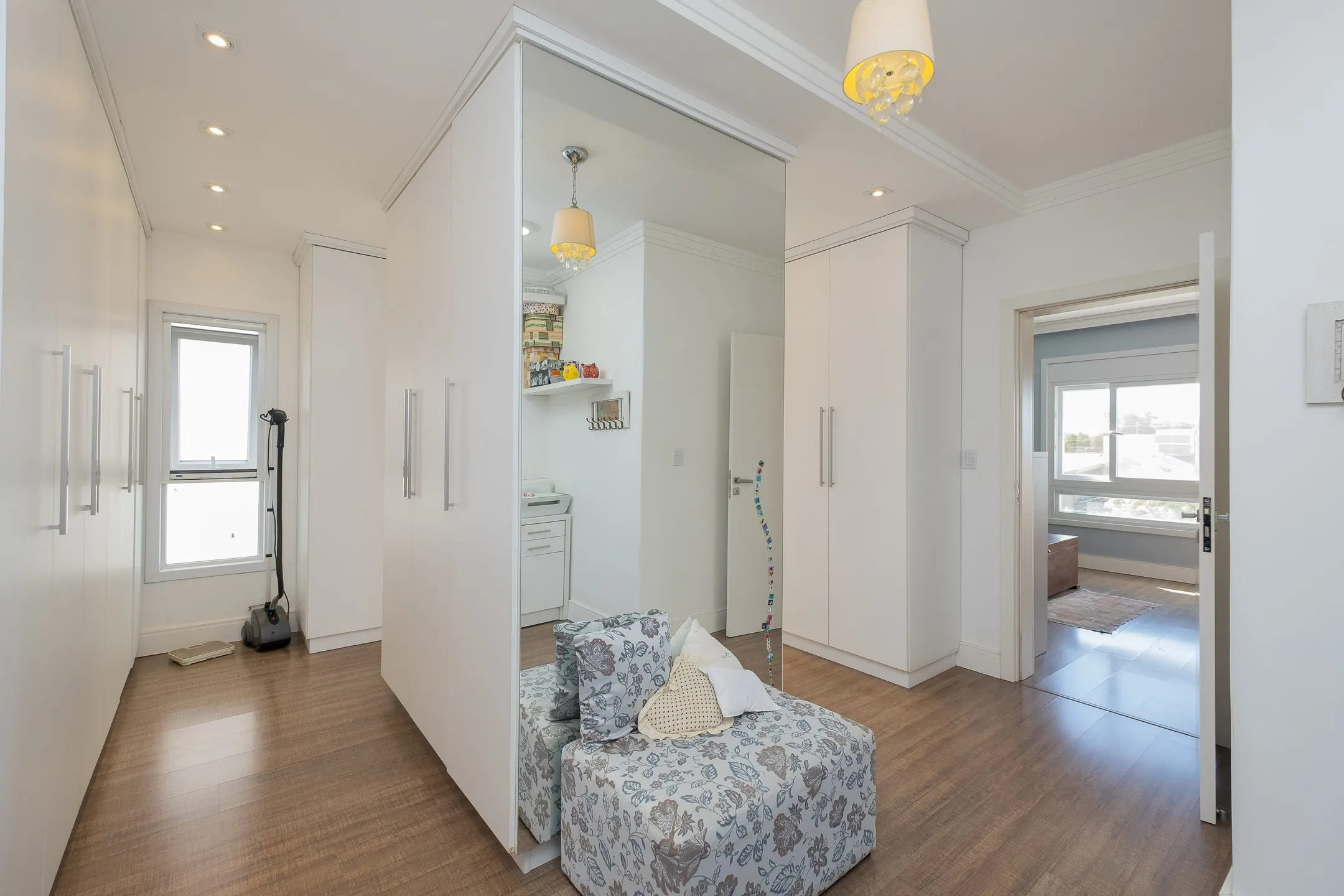 Casa à venda no Lagos de São Gonçalo, Pelotas - 363 m², 4 quartos (sendo 3 suítes), móveis planejados de alta qualidade, lareira e área gourmet com piscina. - 32