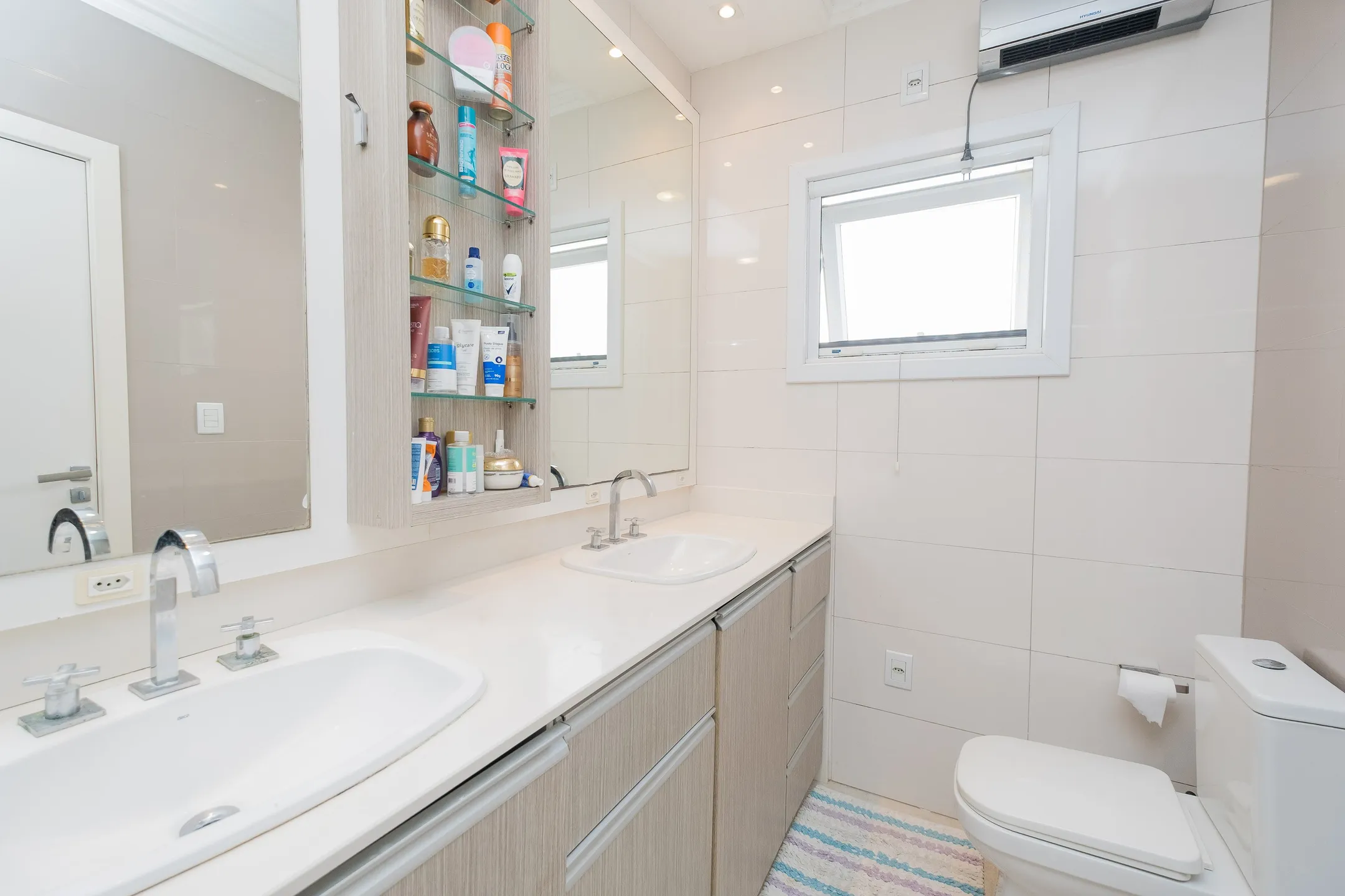 Casa à venda no Lagos de São Gonçalo, Pelotas - 363 m², 4 quartos (sendo 3 suítes), móveis planejados de alta qualidade, lareira e área gourmet com piscina. - 34