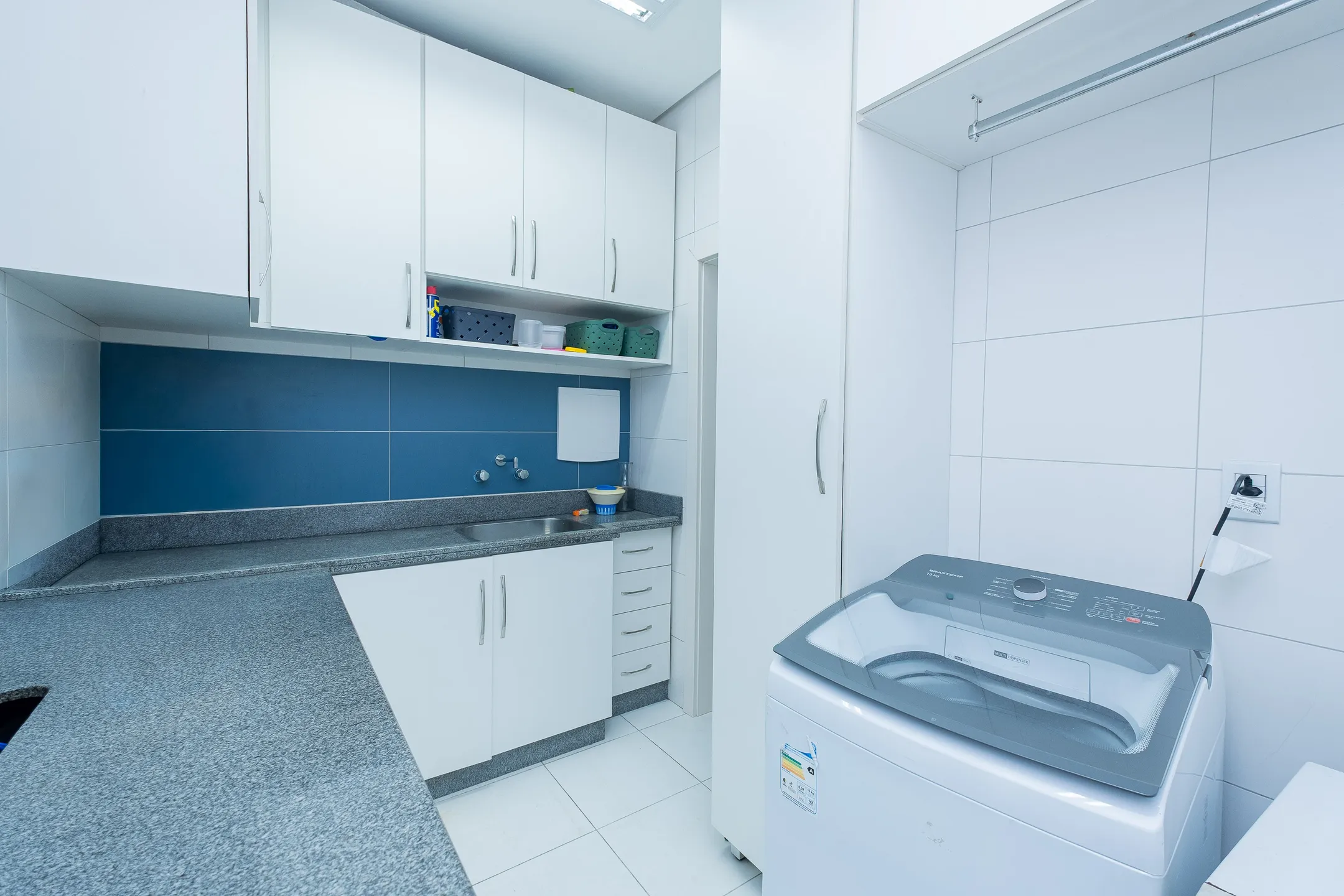 Casa à venda no Lagos de São Gonçalo, Pelotas - 363 m², 4 quartos (sendo 3 suítes), móveis planejados de alta qualidade, lareira e área gourmet com piscina. - 35