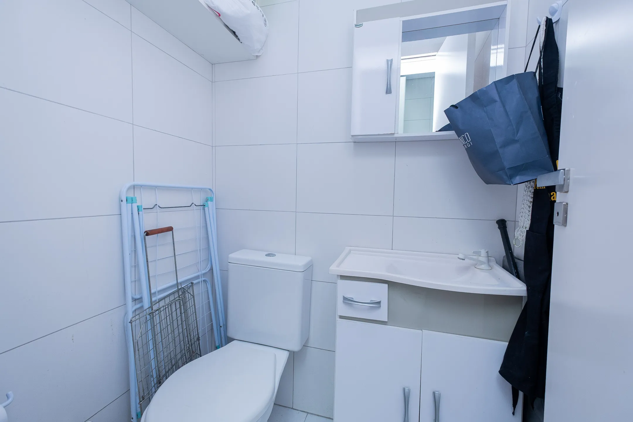 Casa à venda no Lagos de São Gonçalo, Pelotas - 363 m², 4 quartos (sendo 3 suítes), móveis planejados de alta qualidade, lareira e área gourmet com piscina. - 36