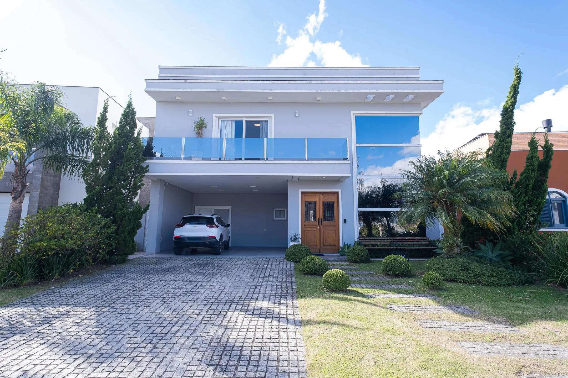 Casa à venda no Lagos de São Gonçalo, Pelotas - 363 m², 4 quartos (sendo 3 suítes), móveis planejados de alta qualidade, lareira e área gourmet com piscina. - 40