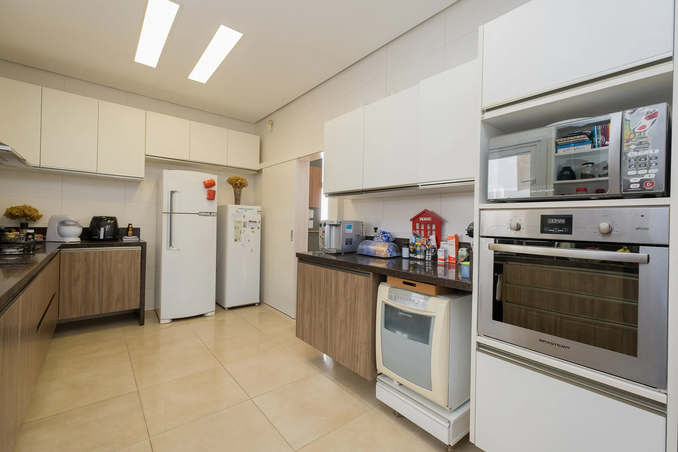 Casa à venda no Lagos de São Gonçalo, Pelotas - 363 m², 4 quartos (sendo 3 suítes), móveis planejados de alta qualidade, lareira e área gourmet com piscina. - 6