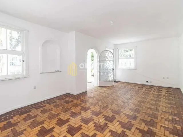 Casa para alugar, no bairro Rio Branco em Porto Alegre