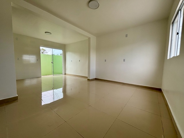 Casa 2 quartos e 1 banheiro, à venda, no bairro Areal em Pelotas