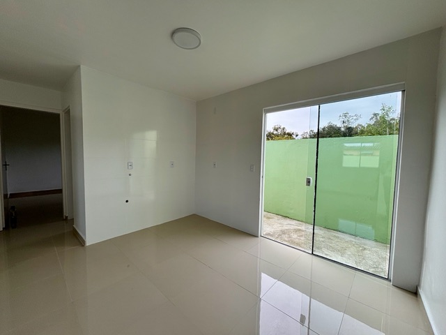 Casa 2 quartos e 1 banheiro, à venda, no bairro Areal em Pelotas