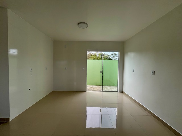 Casa 2 quartos e 1 banheiro, à venda, no bairro Areal em Pelotas