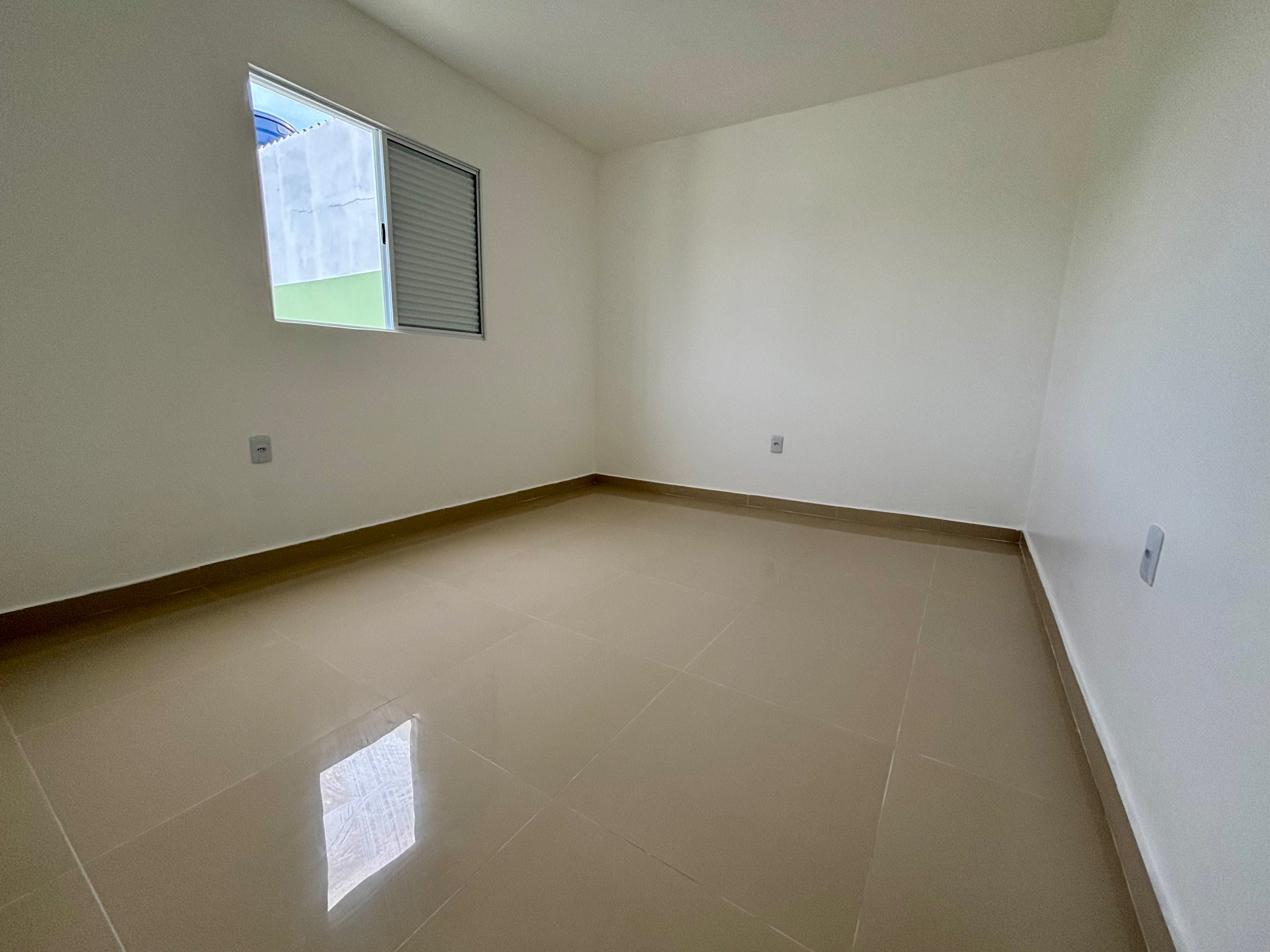 Casa reformada à venda no Arco-Íris, Areal - 61 m² , 2 quartos (sendo 1 suíte), piso porcelanato, pátio amplo e espaço para piscina. - 10