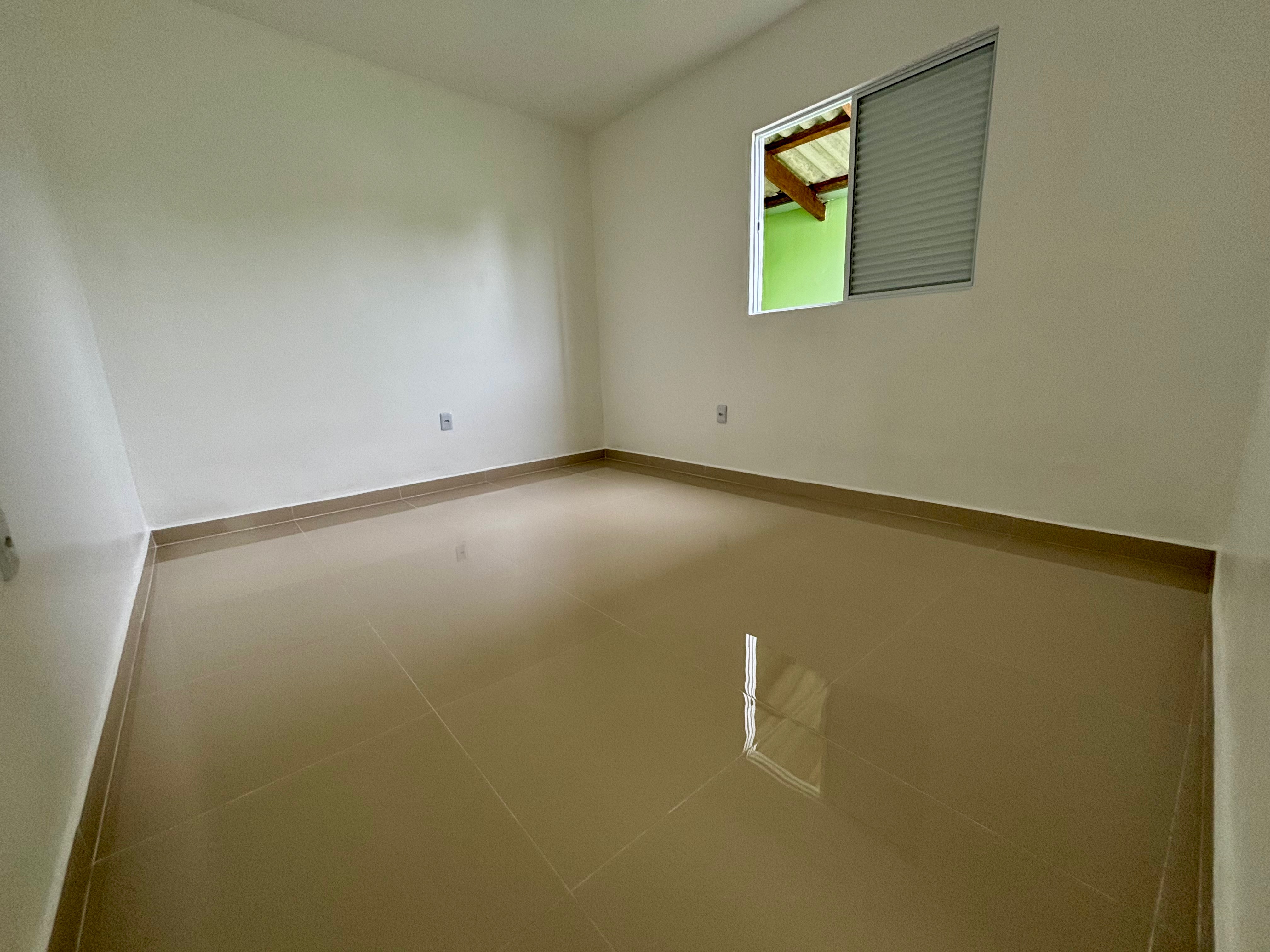 Casa reformada à venda no Arco-Íris, Areal - 61 m² , 2 quartos (sendo 1 suíte), piso porcelanato, pátio amplo e espaço para piscina. - 8