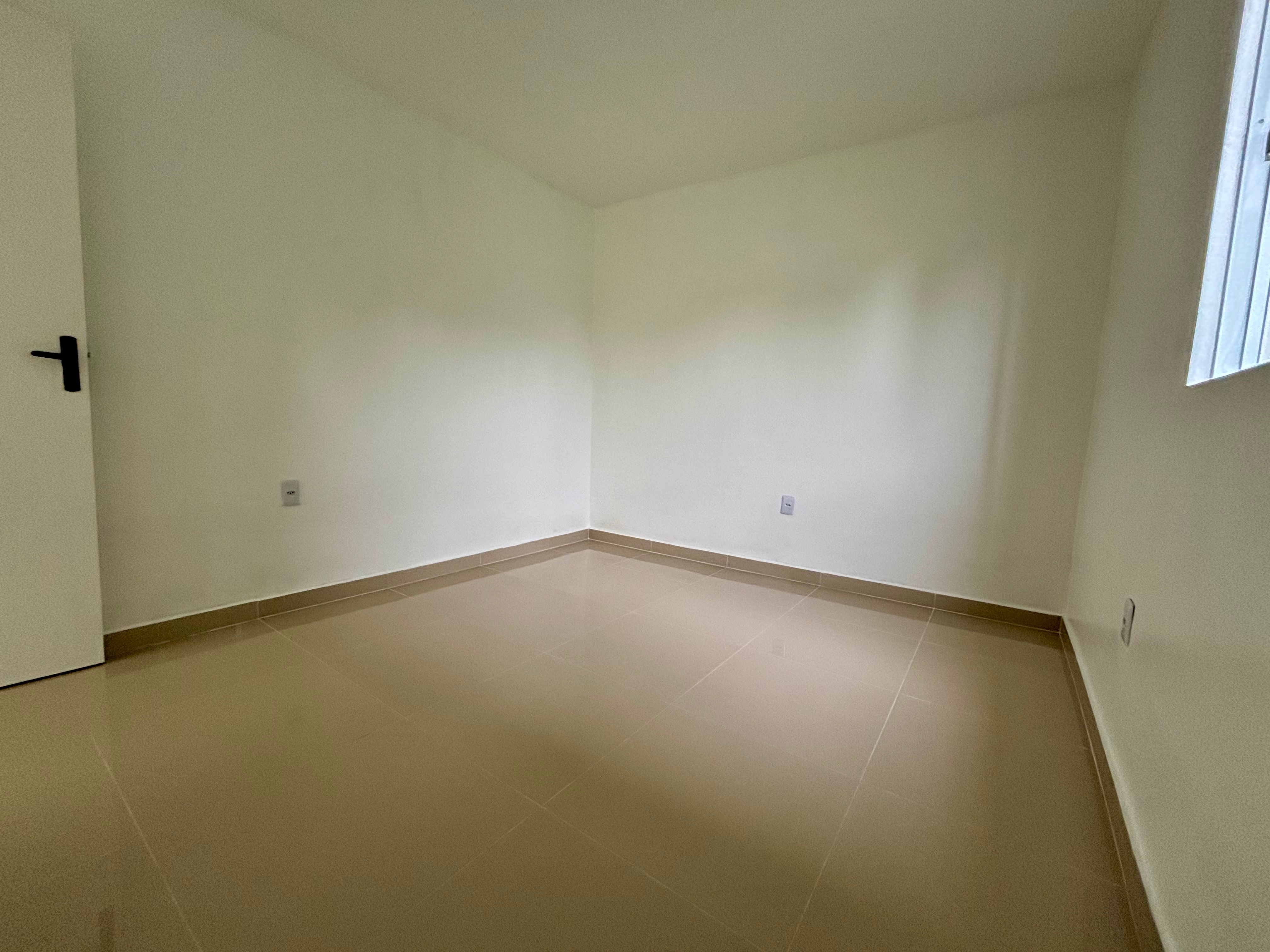 Casa reformada à venda no Arco-Íris, Areal - 61 m² , 2 quartos (sendo 1 suíte), piso porcelanato, pátio amplo e espaço para piscina. - 9