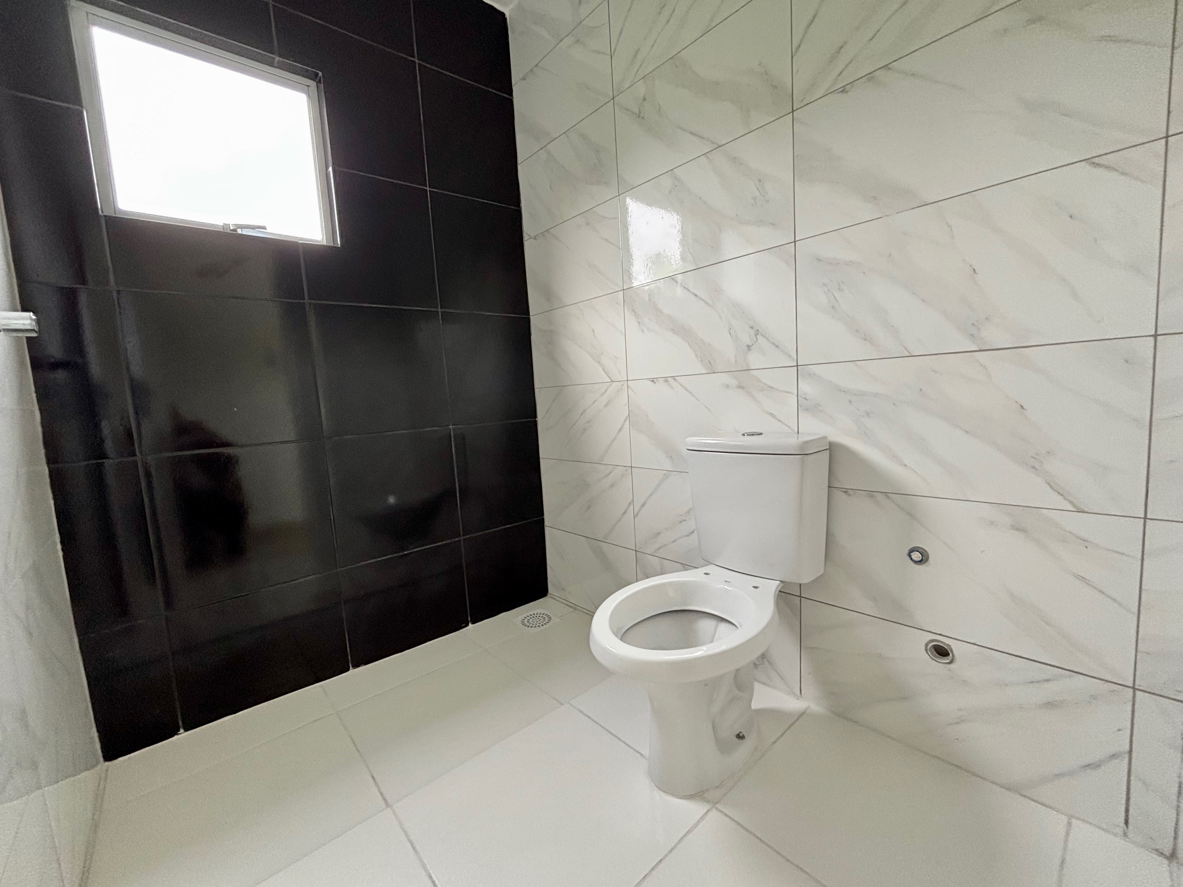 Casa reformada à venda no Arco-Íris, Areal - 61 m² , 2 quartos (sendo 1 suíte), piso porcelanato, pátio amplo e espaço para piscina. - 7