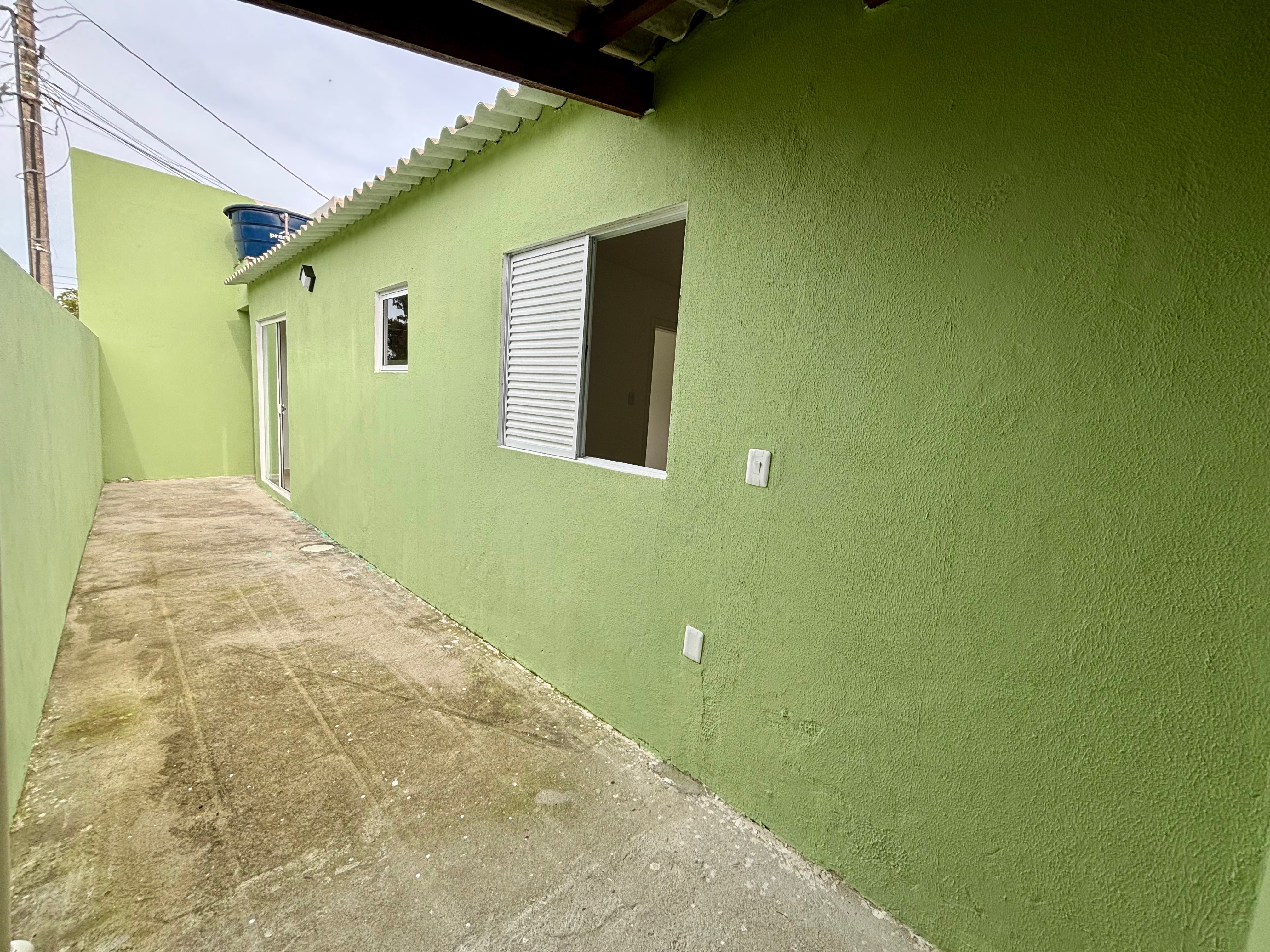 Casa reformada à venda no Arco-Íris, Areal - 61 m² , 2 quartos (sendo 1 suíte), piso porcelanato, pátio amplo e espaço para piscina. - 6