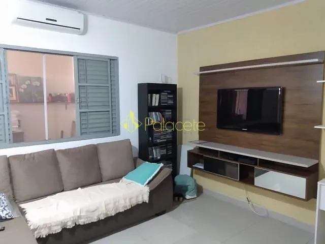 Casa com 300m² 4 quartos e 4 banheiros, à venda, no bairro Bela Vista em Pindamonhangaba