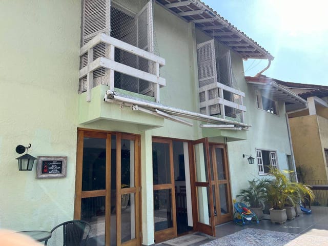 Casa com 355m² 6 quartos e 5 banheiros, à venda, no bairro Carangola em Petrópolis