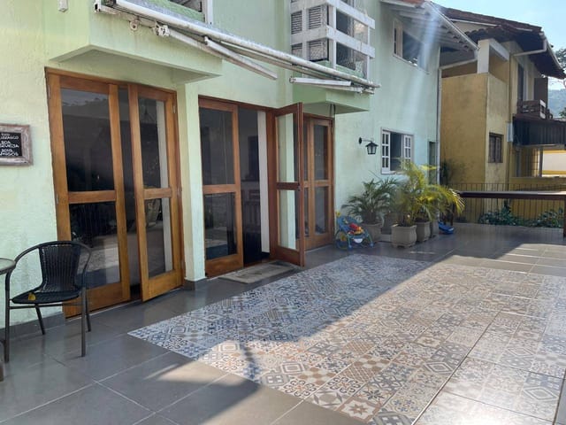 Casa com 355m² 6 quartos e 5 banheiros, à venda, no bairro Carangola em Petrópolis