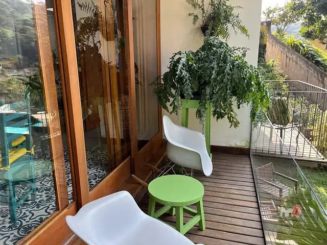 Casa com 355m² 6 quartos e 5 banheiros, à venda, no bairro Carangola em Petrópolis