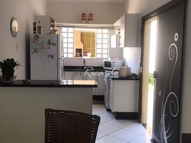 Casa 3 quartos e 2 banheiros, à venda, no bairro Jardim Santa Alice em Arapongas
