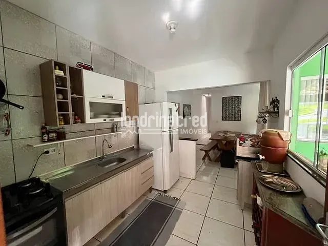 Casa com 330m² 3 quartos e 2 banheiros, à venda, no bairro Jardim Guararapes em Londrina