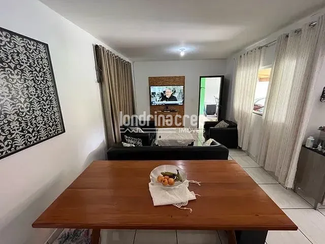 Casa com 330m² 3 quartos e 2 banheiros, à venda, no bairro Jardim Guararapes em Londrina