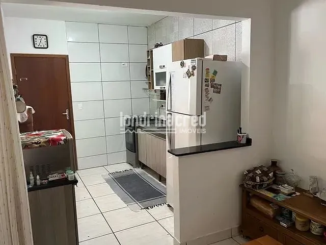 Casa com 330m² 3 quartos e 2 banheiros, à venda, no bairro Jardim Guararapes em Londrina
