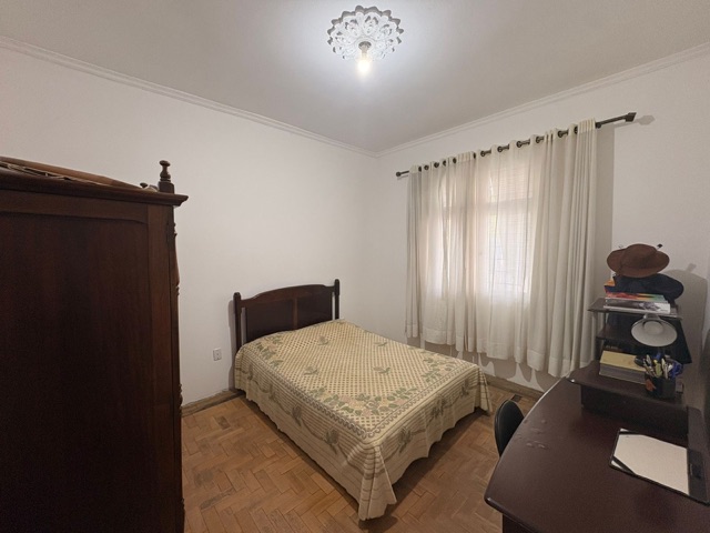 Casa com 248m² 4 quartos e 3 banheiros, à venda, no bairro Centro em Pelotas