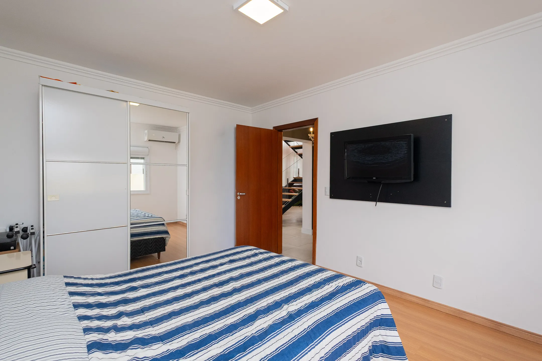 Casa mobiliada à venda no Lagos de São Gonçalo, Pelotas - 249 m², 3 quartos (sendo 2 suítes), móveis de alto padrão e área gourmet com churrasqueira. - 12