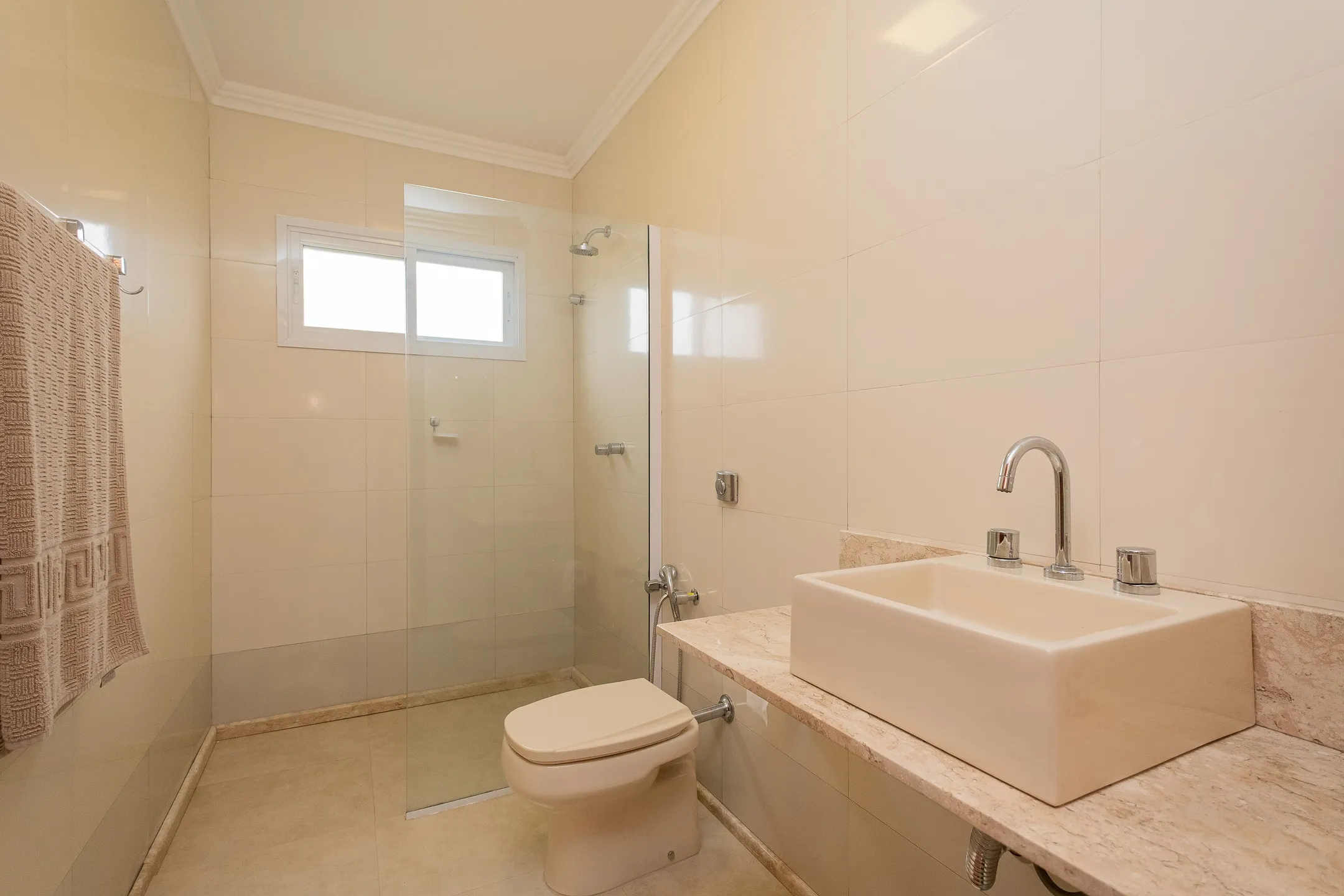 Casa mobiliada à venda no Lagos de São Gonçalo, Pelotas - 249 m², 3 quartos (sendo 2 suítes), móveis de alto padrão e área gourmet com churrasqueira. - 13