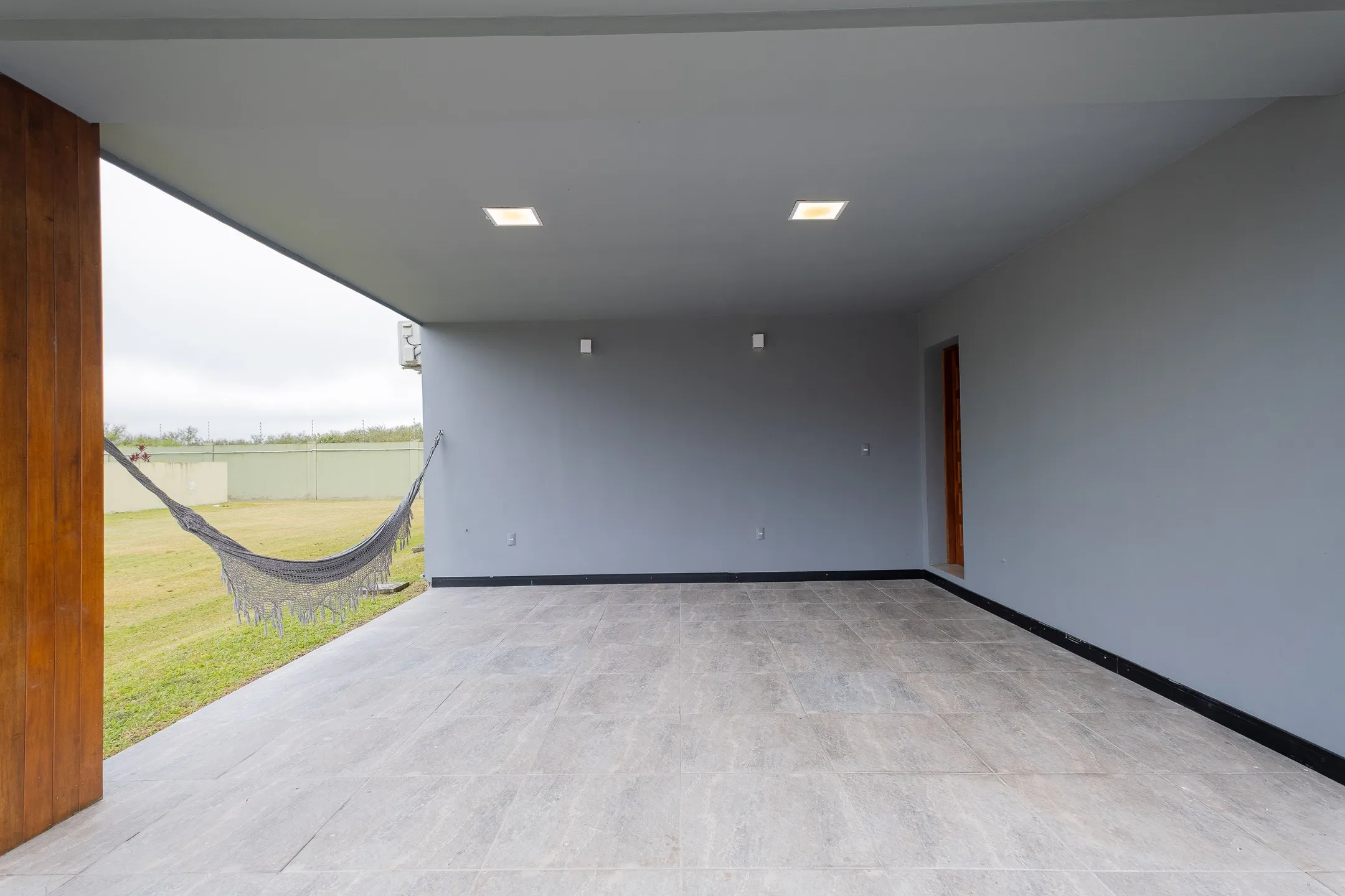 Casa mobiliada à venda no Lagos de São Gonçalo, Pelotas - 249 m², 3 quartos (sendo 2 suítes), móveis de alto padrão e área gourmet com churrasqueira. - 24