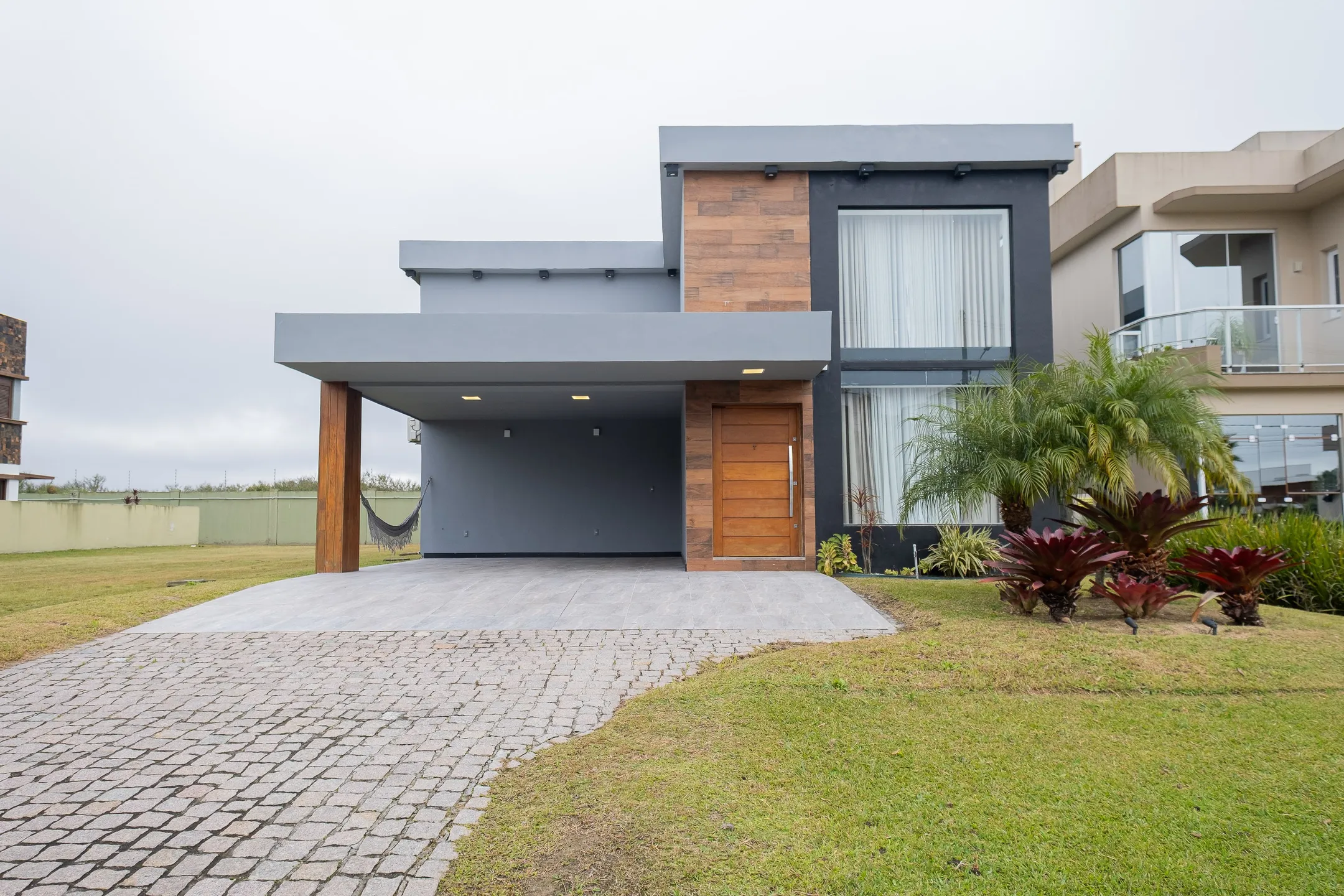 Casa mobiliada à venda no Lagos de São Gonçalo, Pelotas - 249 m², 3 quartos (sendo 2 suítes), móveis de alto padrão e área gourmet com churrasqueira. - 25