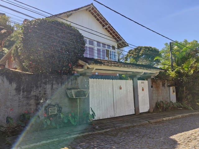 Casa com 1533m² 4 quartos e 2 banheiros, à venda, no bairro Quitandinha em Petrópolis