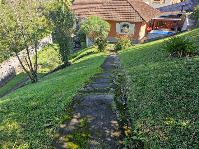 Casa com 1533m² 4 quartos e 2 banheiros, à venda, no bairro Quitandinha em Petrópolis